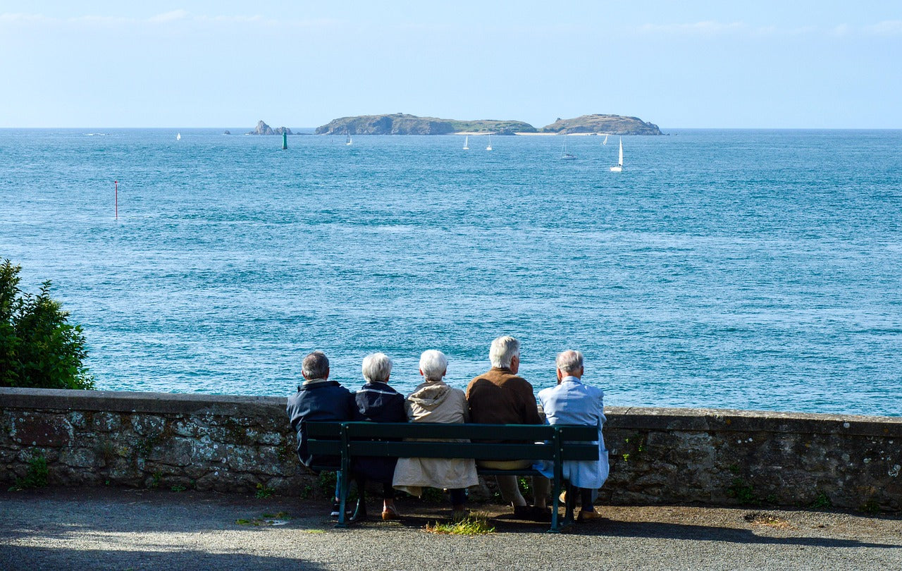 What Age Do Most Pilots Retire? Understanding the Rules & Trends