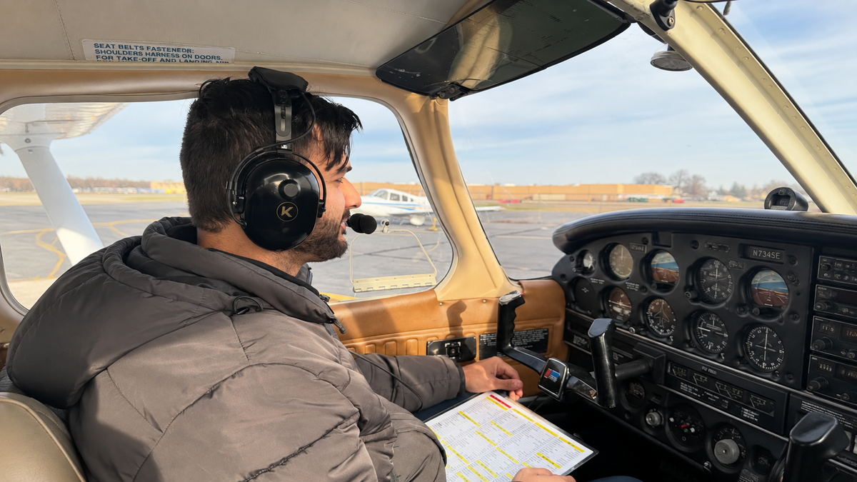 How Long Does an Aviation Headset Last? Lifespan, Wear Signs, and When to Replace It