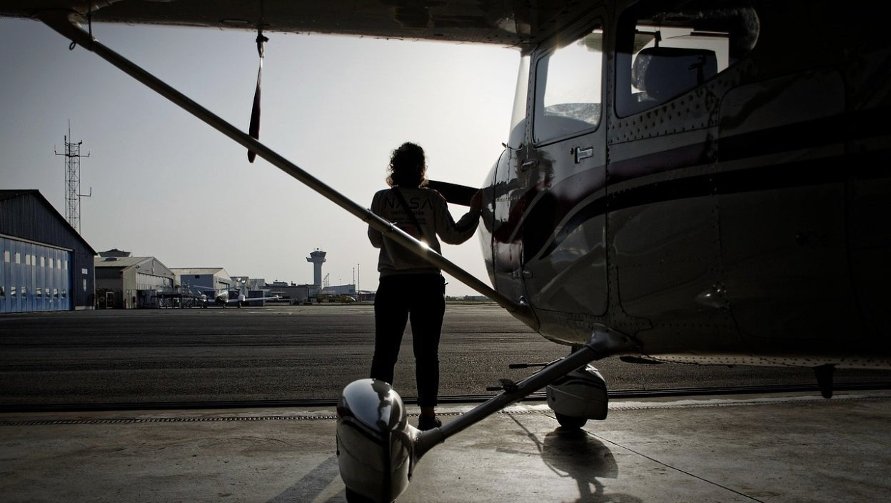 Top 7 Benefits of Being a Pilot: Why It’s a High-Flying Career Choice - KORE HEADSET LLC