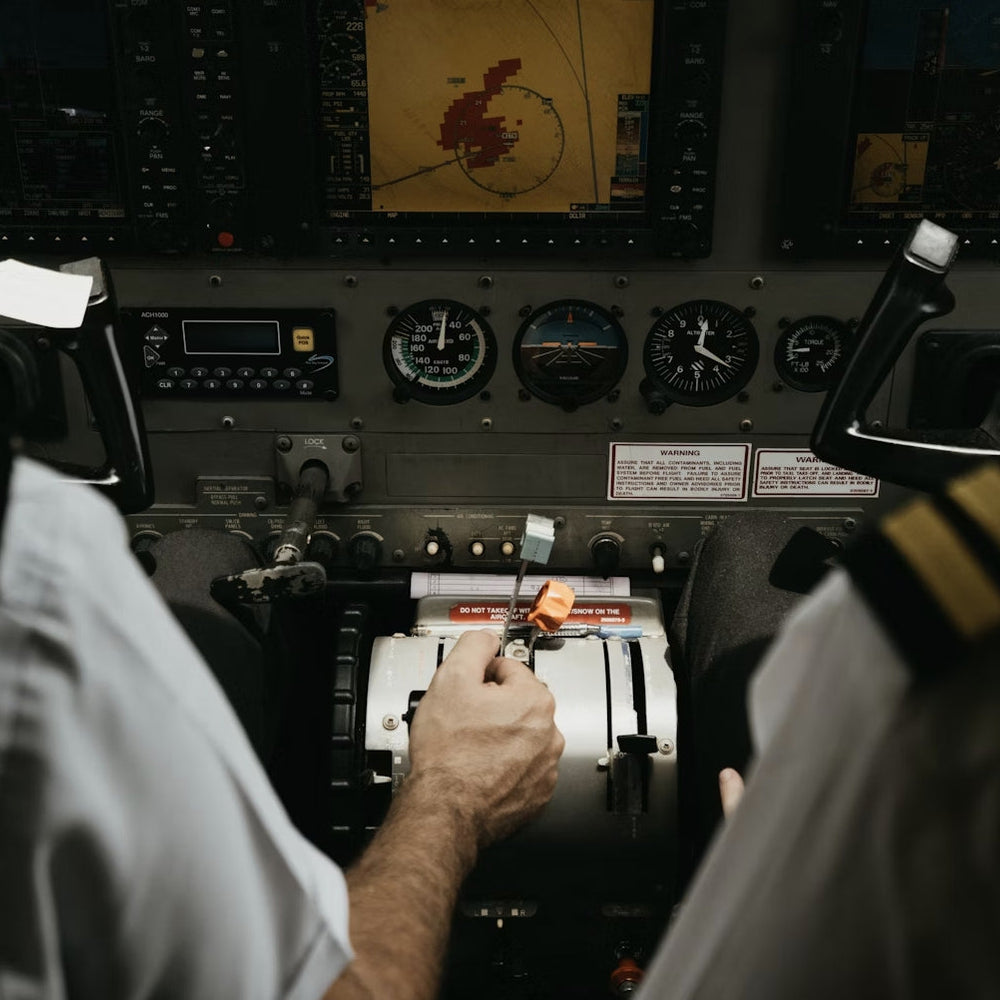 how do pilot navigate