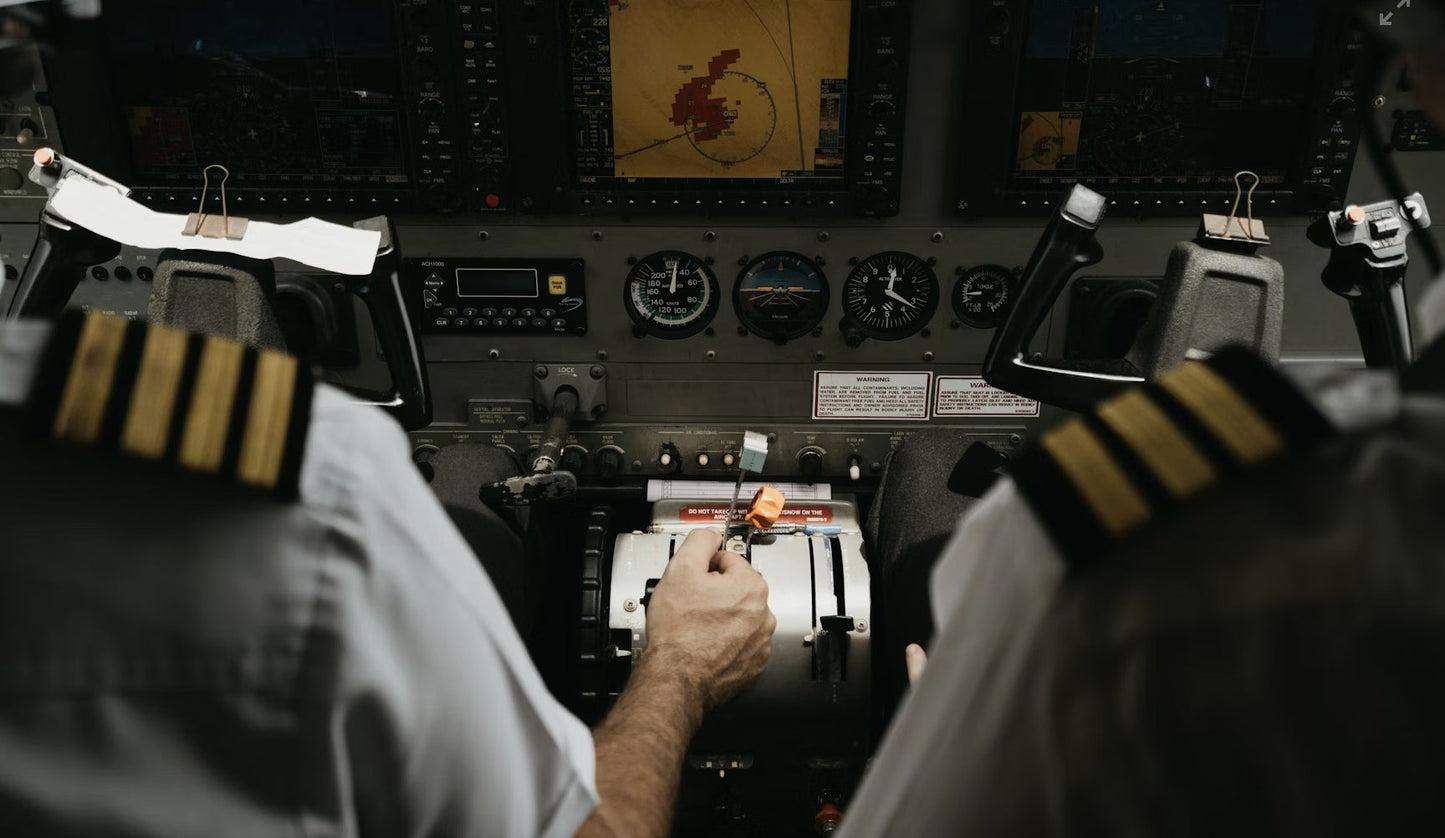 how do pilot navigate