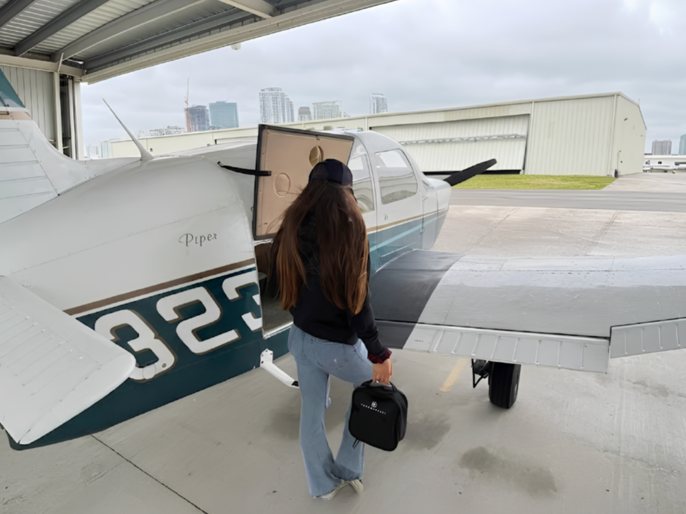 15 Best Gifts for Student Pilots in 2026 (Ideas They Will Actually Use)
